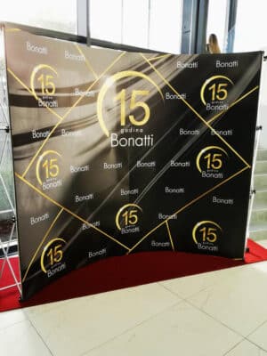 DOGA štamparija - Digitalna štampa velikih formata - reklamne konstrukcije - Backdrop - backboard - display wall - roll up - bonnati godišnjica
