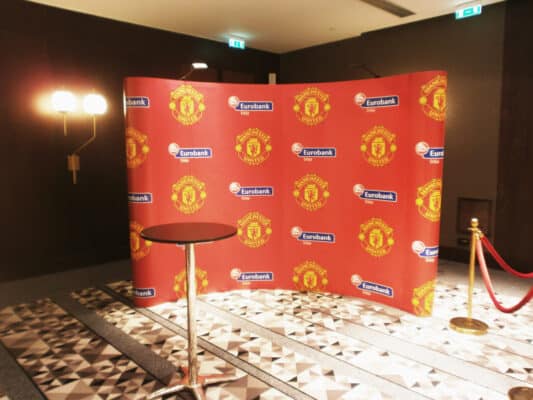 DOGA štamparija - Digitalna štampa velikih formata - reklamne konstrukcije - Backdrop - backboard - display wall - roll up - eurobank godišnjica - manchester united