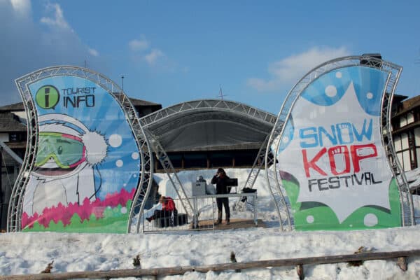 DOGA štamparija - digitalna štampa - digitalna štampa velikih formata - brendiranje dogadaja - brendiranje koncerata i festivala - kopaonik festival - kop snow - štampa na baneru - mesh platno - sneg