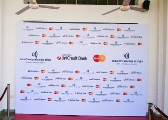 DOGA štamparija - Digitalna štampa velikih formata - reklamne konstrukcije - Backdrop - backboard - display wall - roll up - unicredit bank - master card
