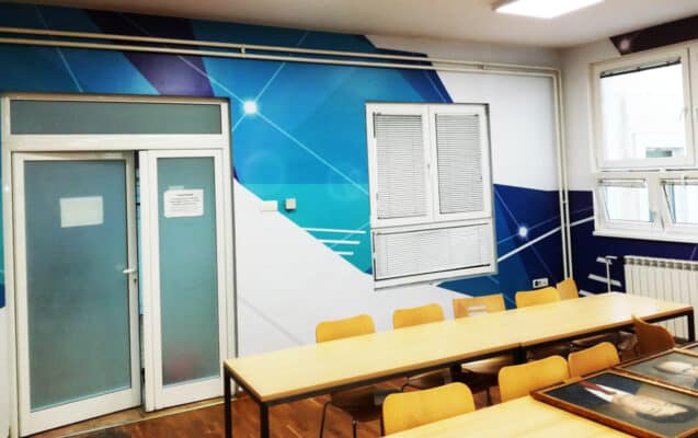 DOGA štamparija - Vrhunska štampa velikih formata - unutrašnje brendiranje - brendiranje zidova - folije za zidove - pvc folija sečena na oblik - dekoracija folijom